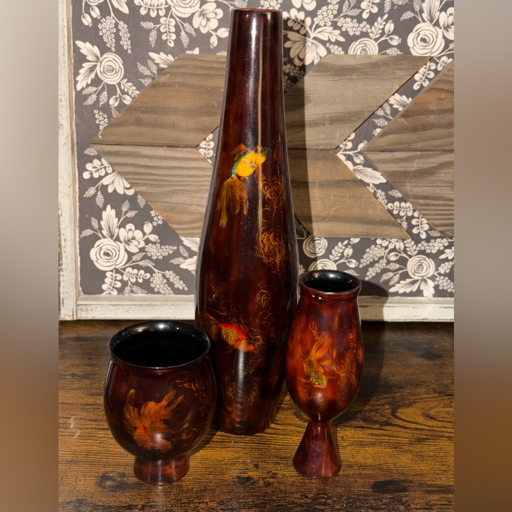 Vietnamese lacquered wood vase, Saki And Wine Cup hand-painted goldfish Signed